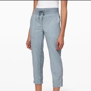 Lululemon Dance Studio mid-rise crop 25” Size 8 Chambray